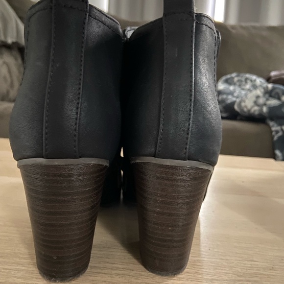 Fergalicious Black Bootie Size 8 - Picture 3 of 6